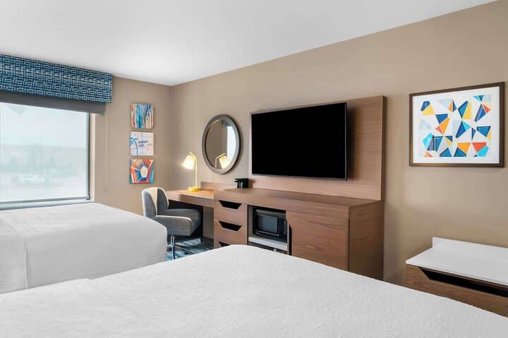 Room 6 of 32