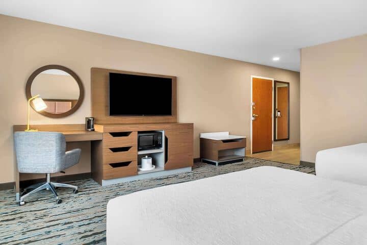 Room 9 of 32